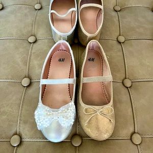 Girls Size 13.5 Ballet Flats in Gold & Silver w/Elastic Foot Strap & Pretty Bow